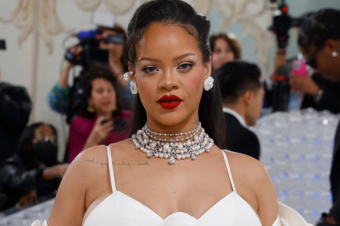 Rihanna wordt de eerste vrouwelijke artiest met 10 nummers met één miljard Spotify-streams